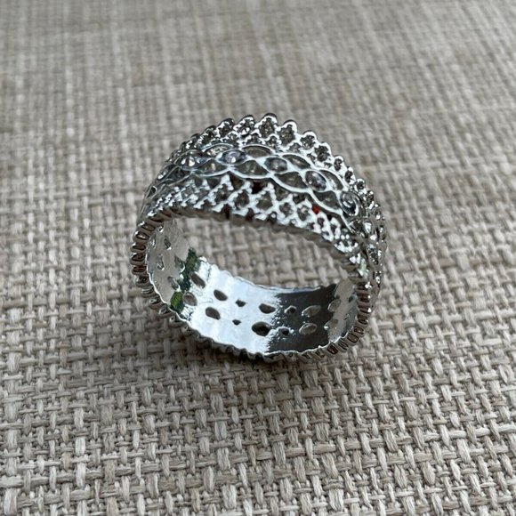 Fashion Rings Crystals Accent Women Ring Jewelry Silver Tone Ring Size 9 - Picture 9 of 9